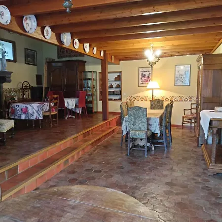 Au Fond De La Cour Bed & Breakfast 3*