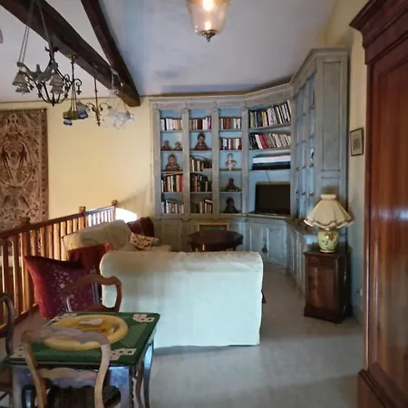 Au Fond De La Cour Bed & Breakfast Veyre-Monton
