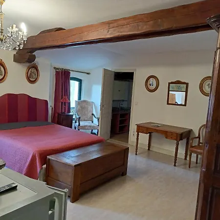 Au Fond De La Cour Bed & Breakfast