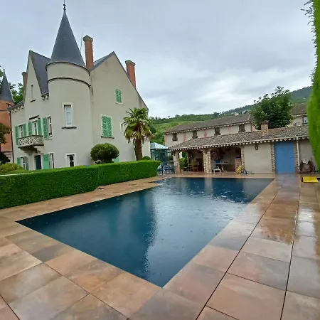 Au Fond De La Cour Bed & Breakfast 3*