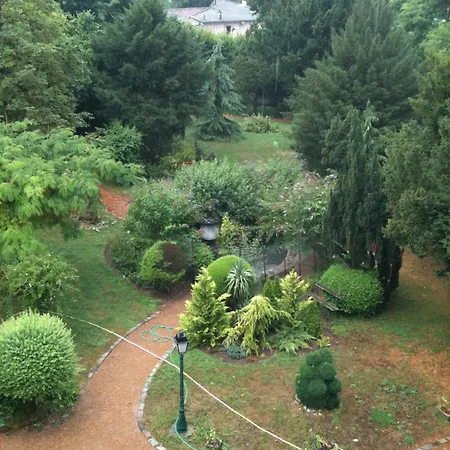Bed & Breakfast Au Fond De La Cour 3*