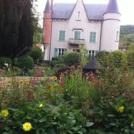 Au Fond De La Cour 3*