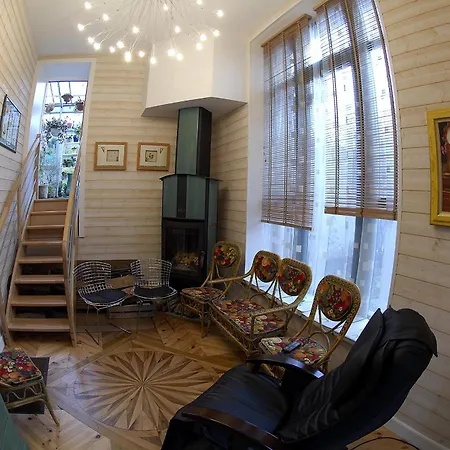 Au Fond De La Cour Bed & Breakfast