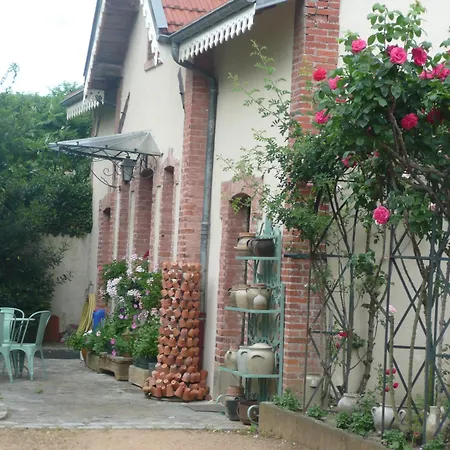 Au Fond De La Cour Bed & Breakfast Veyre-Monton