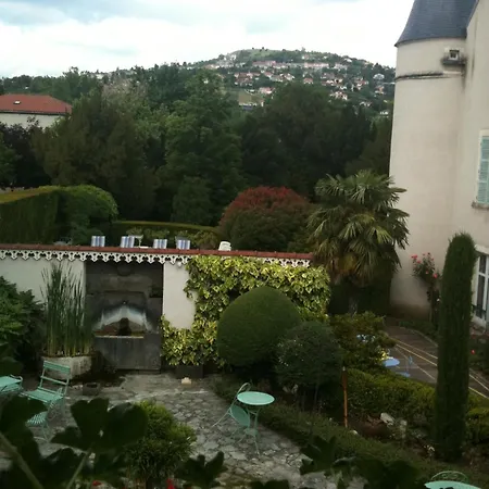 Au Fond De La Cour Bed & Breakfast