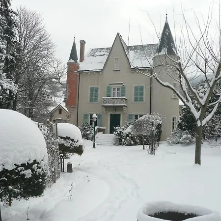 Au Fond De La Cour Bed & Breakfast 3*