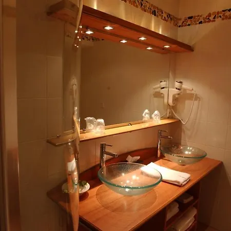 Au Fond De La Cour Bed & Breakfast Veyre-Monton