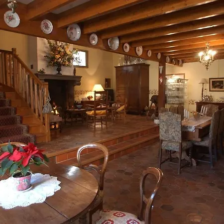 Au Fond De La Cour Veyre-Monton