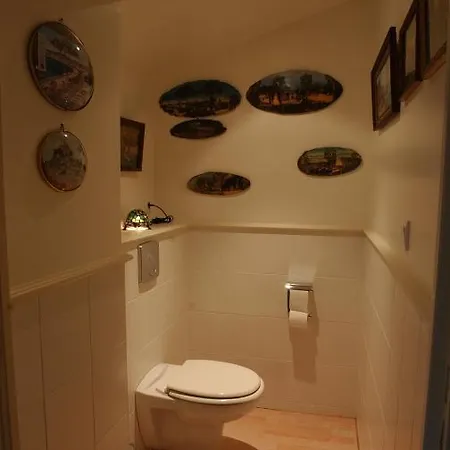 Au Fond De La Cour Bed & Breakfast
