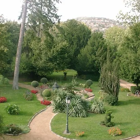 Au Fond De La Cour Bed & Breakfast